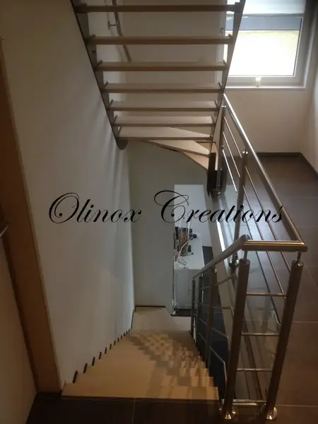 Escaliers m&eacute;tal et bois H&ecirc;tre