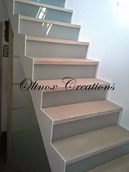 Escalier cr&eacute;malli&egrave;re marches en bois Ch&ecirc;ne clair
