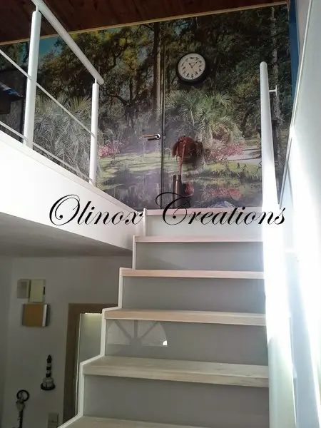 Escalier m&eacute;tal avec sa main courante et retour garde corps sur tr&eacute;mie