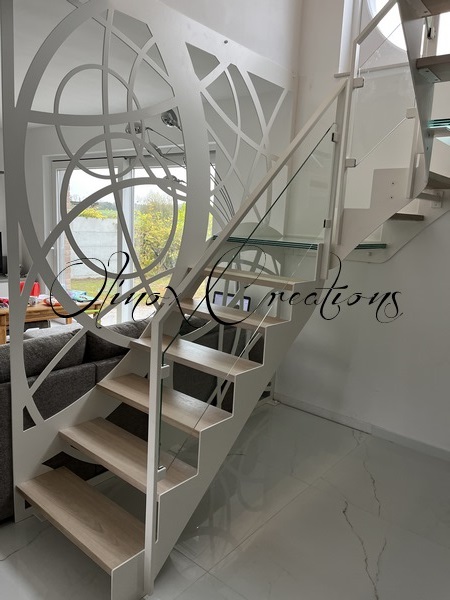 Un Escalier demi tournant