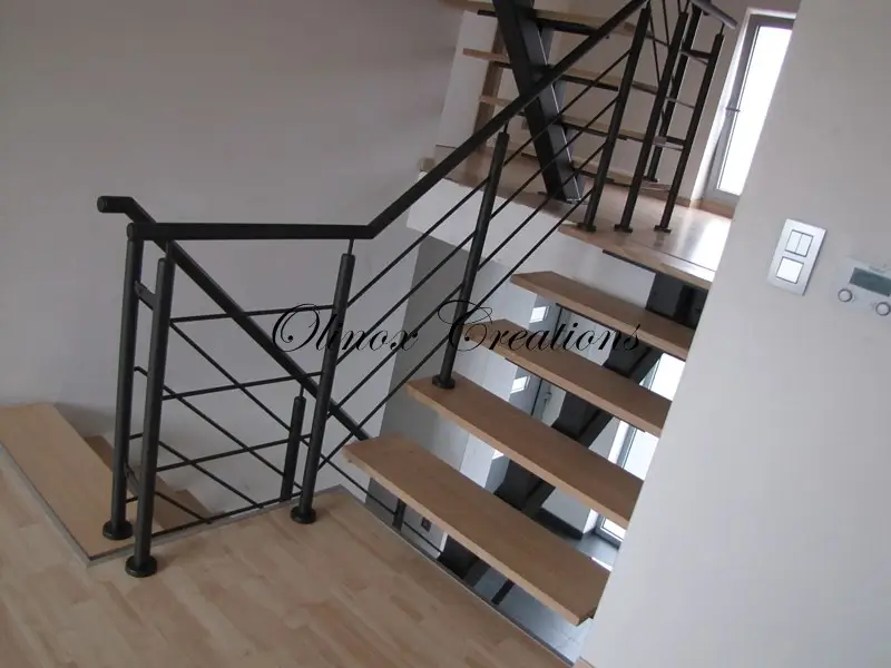 Escalier limon central en niveau diff&eacute;rents