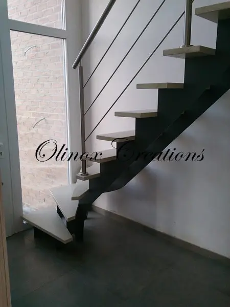 Escalier limons m&eacute;tal et marches en Ch&ecirc;ne
