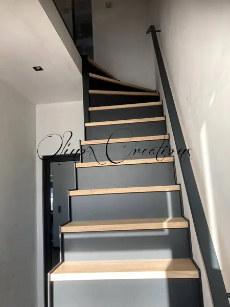 escalier avec contre marches m&eacute;tal