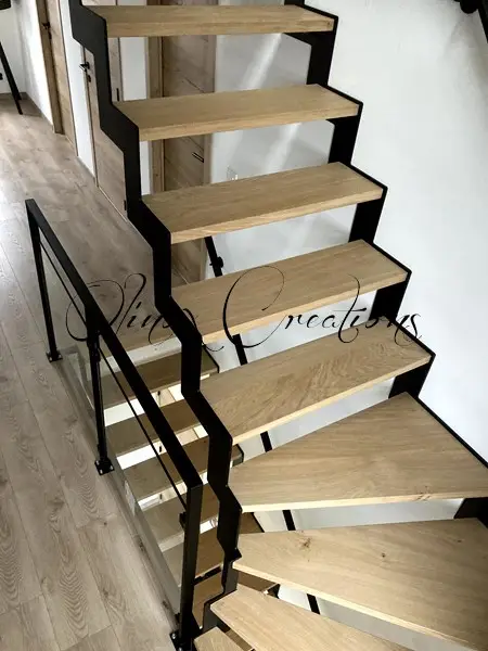 Escalier quart tournant m&eacute;tal peint noir