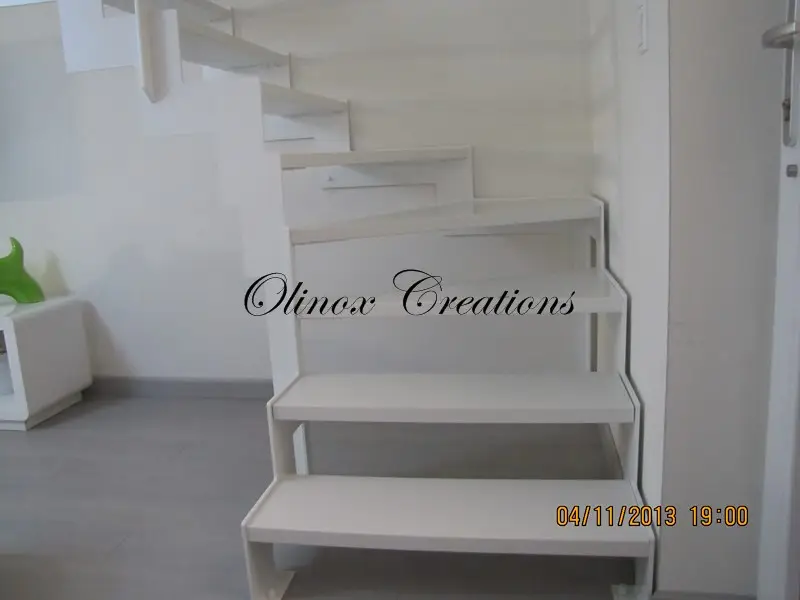 Escalier quart tournant m&eacute;tal peint