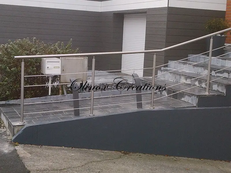 Rampe ext&eacute;rieur en inox bross&eacute; pied rond