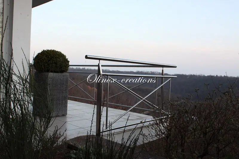 Garde corps ext&eacute;rieur sur balcon inox en tube