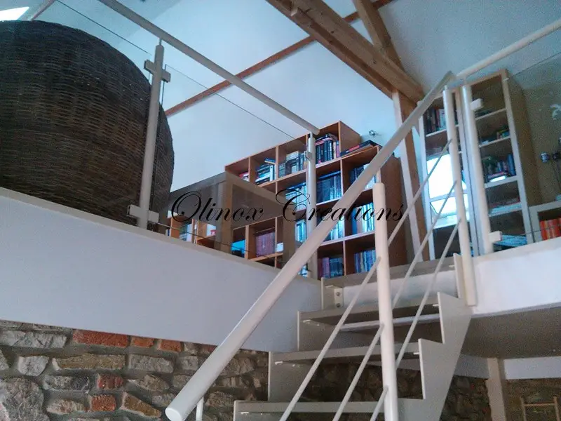 Garde corps m&eacute;tal et verre avec escalier