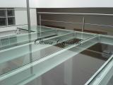 Mezzanine en verre transparent www.olinox-creations.com